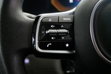 https://vehicle-cdn.autoleague.cloud/30640_U111411_15.jpg