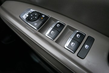 https://vehicle-cdn.autoleague.cloud/30640_U111412_18.jpg