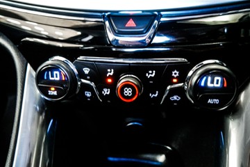 https://vehicle-cdn.autoleague.cloud/30640_U111413_13.jpg