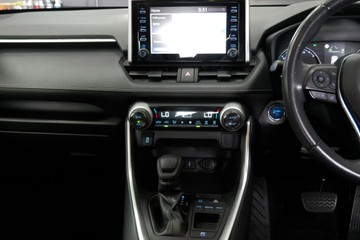 https://vehicle-cdn.autoleague.cloud/30640_U111421_11.jpg