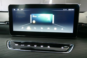 https://vehicle-cdn.autoleague.cloud/30640_U111424_6.jpg