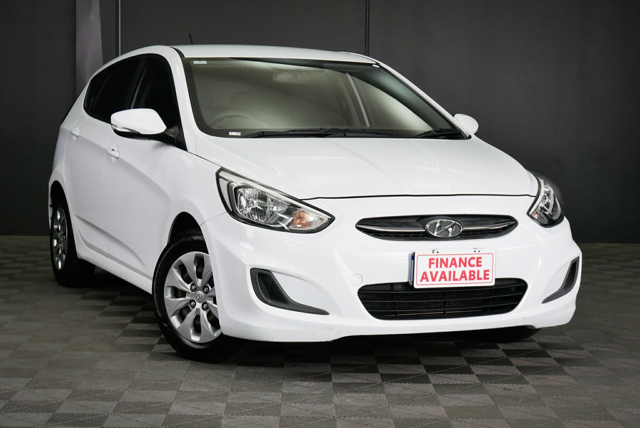 Hyundai Accent image 1