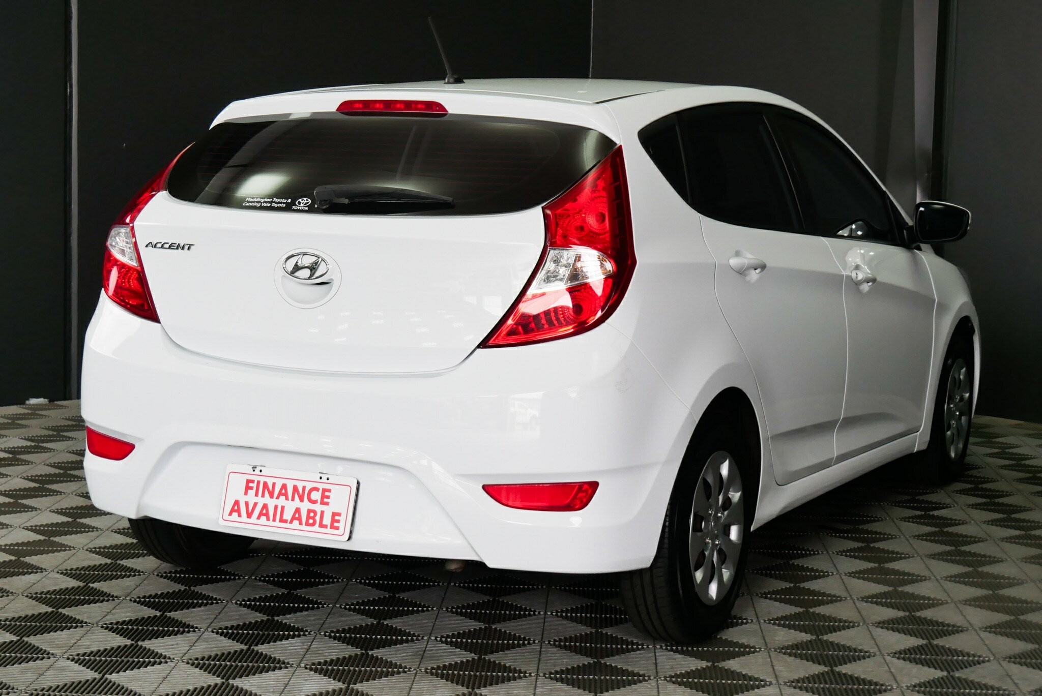 Hyundai Accent image 3