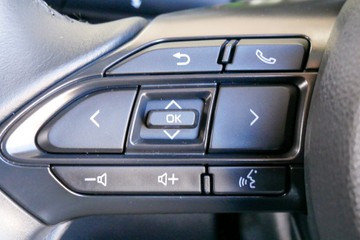 https://vehicle-cdn.autoleague.cloud/30640_U111436_12.jpg