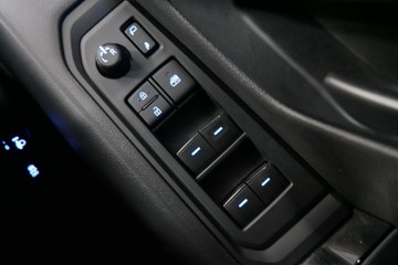 https://vehicle-cdn.autoleague.cloud/30640_U111437_17.jpg