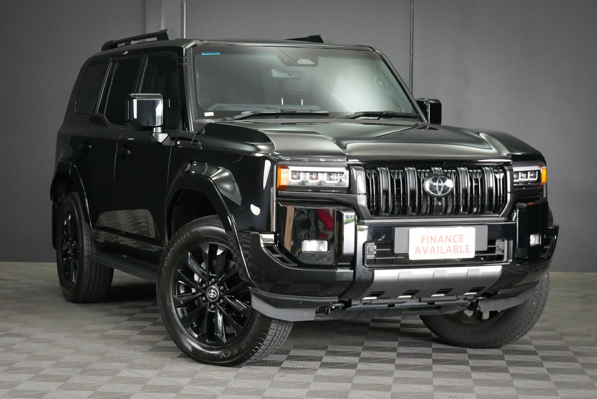 Toyota Landcruiser Prado image 1