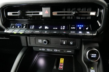 https://vehicle-cdn.autoleague.cloud/30640_U111438_14.jpg