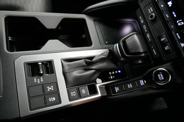 https://vehicle-cdn.autoleague.cloud/30640_U111438_15.jpg