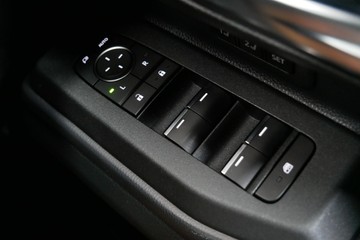 https://vehicle-cdn.autoleague.cloud/30640_U111438_20.jpg