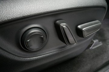 https://vehicle-cdn.autoleague.cloud/30640_U111438_28.jpg