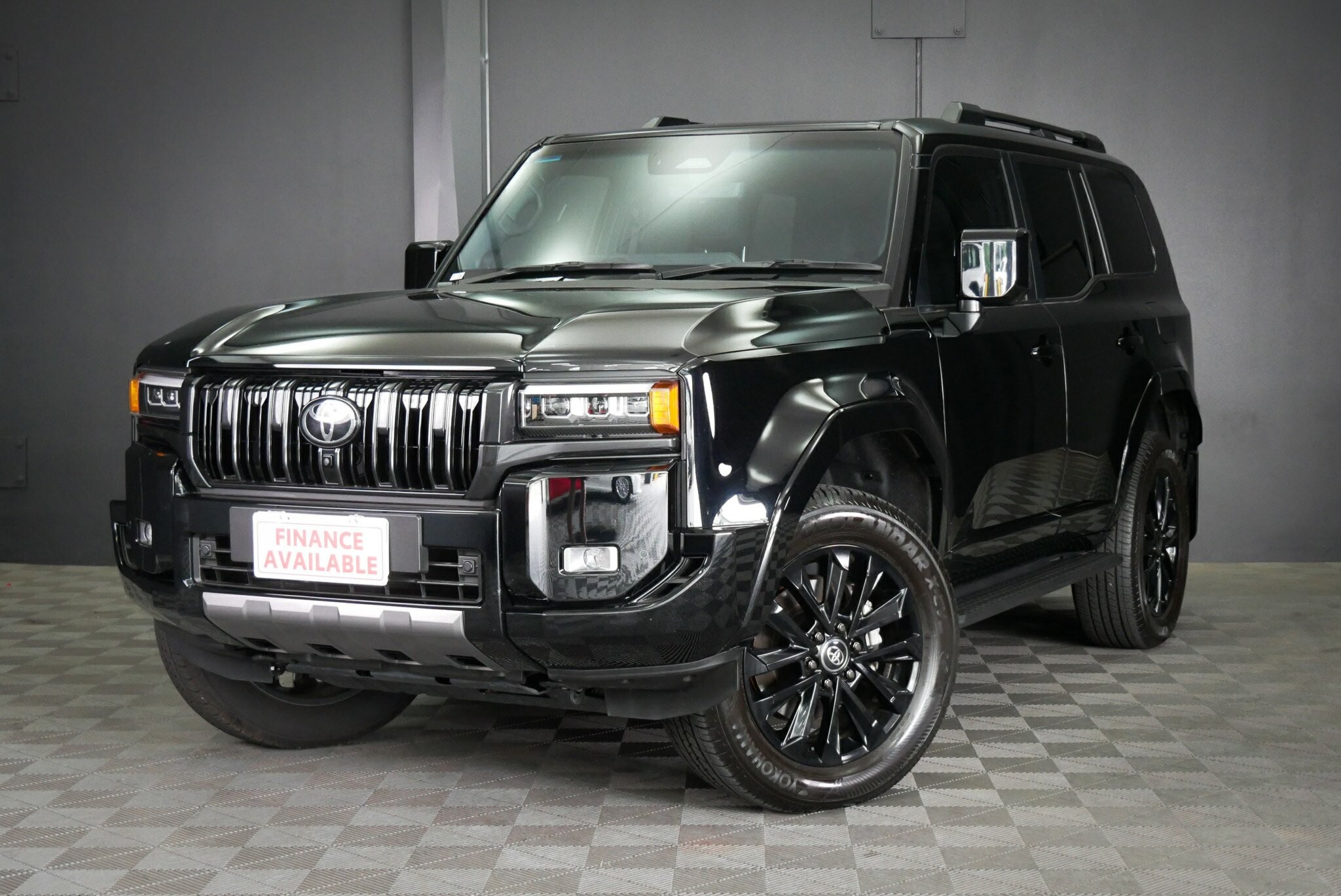 Toyota Landcruiser Prado image 3