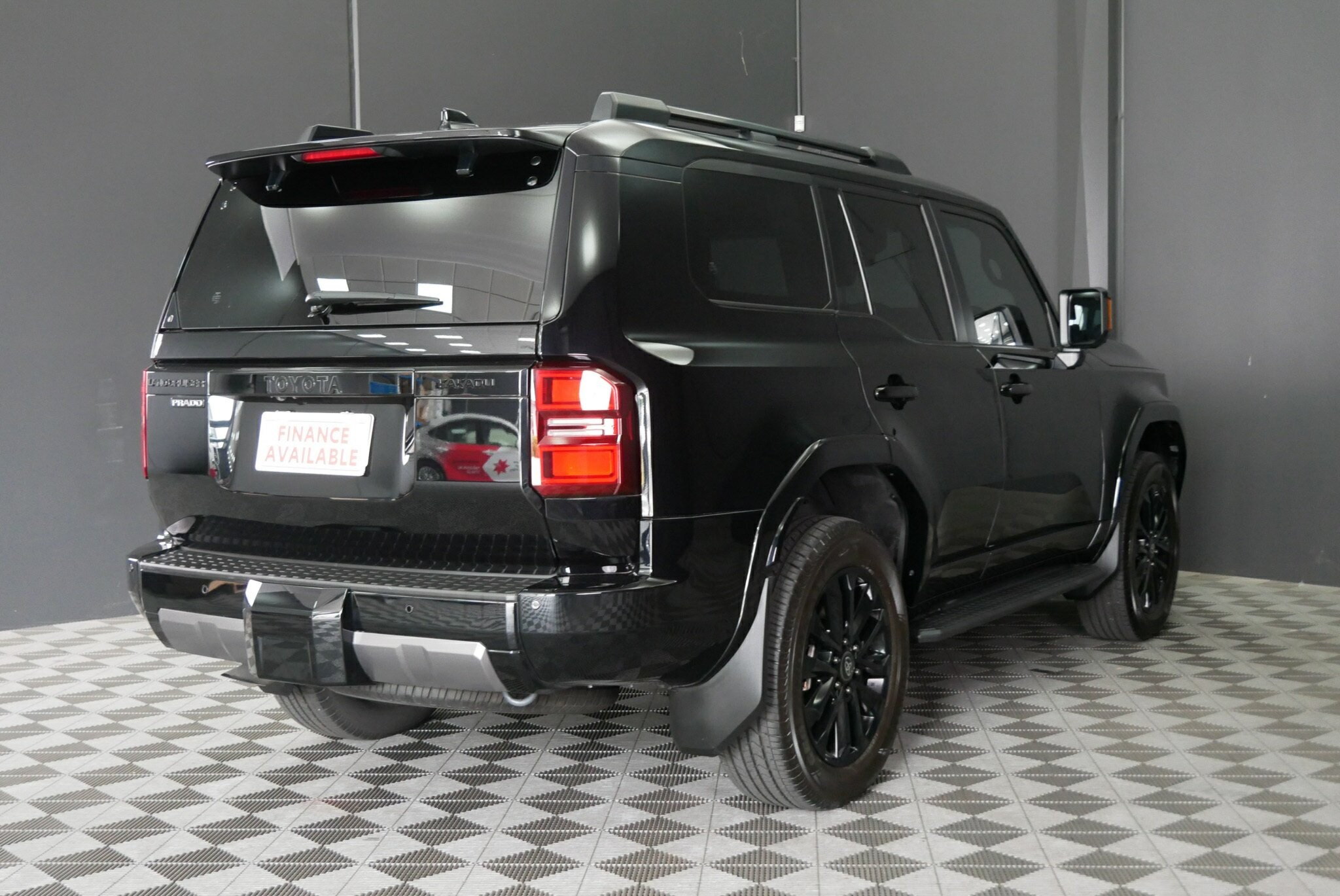 Toyota Landcruiser Prado image 4