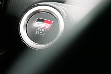 https://vehicle-cdn.autoleague.cloud/30640_U111448_13.jpg