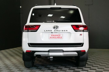 https://vehicle-cdn.autoleague.cloud/30640_U111448_23.jpg