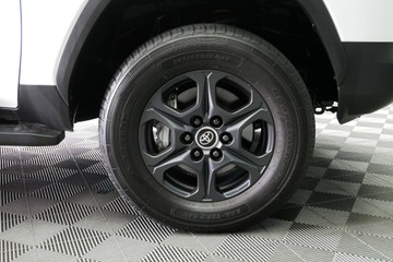 https://vehicle-cdn.autoleague.cloud/30640_U111448_27.jpg