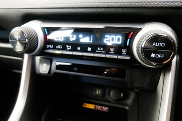 https://vehicle-cdn.autoleague.cloud/30640_U111458_14.jpg