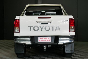 https://vehicle-cdn.autoleague.cloud/30640_U111478_17.jpg