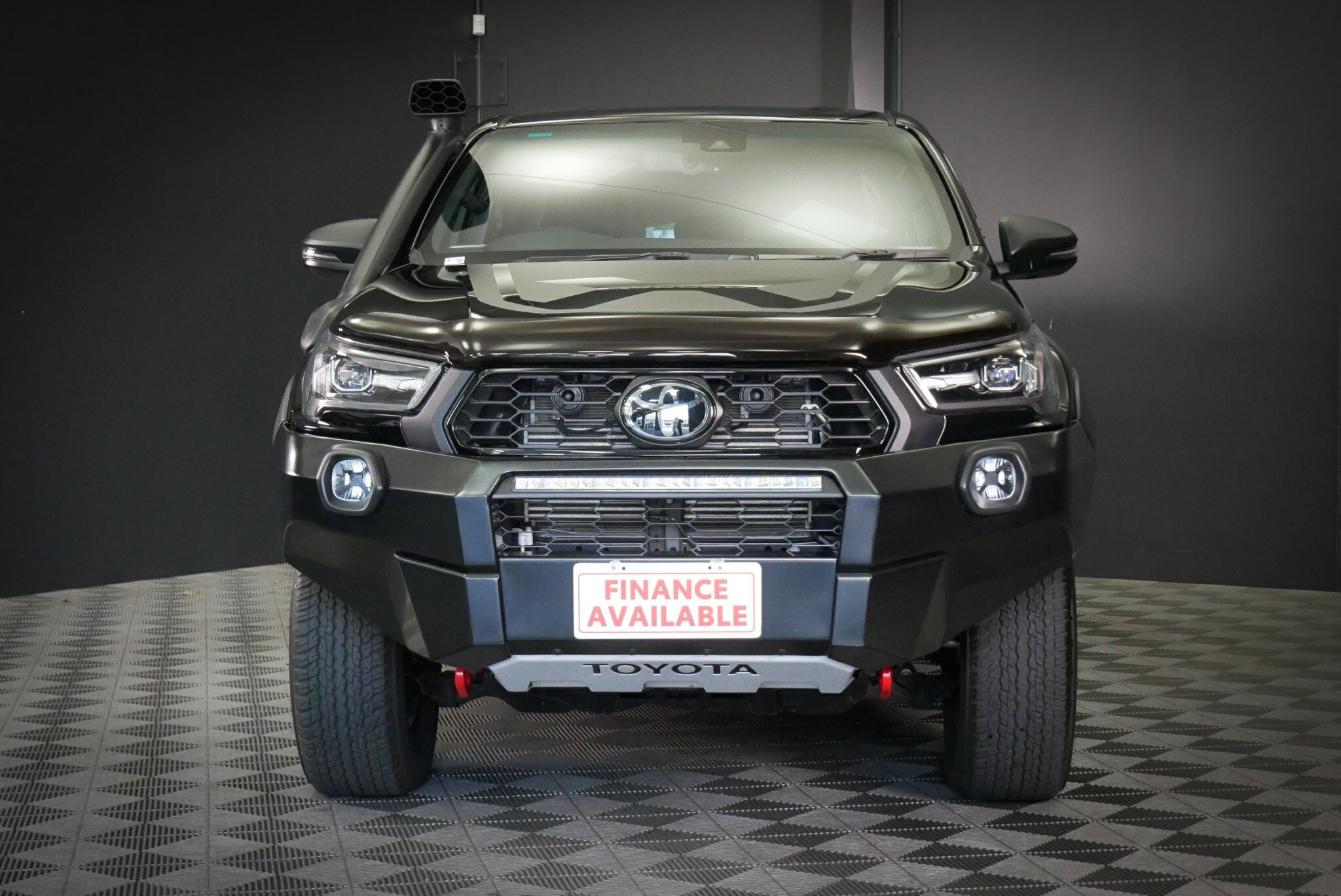 Toyota Hilux image 2