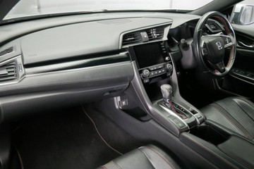 https://vehicle-cdn.autoleague.cloud/30640_U111512_18.jpg