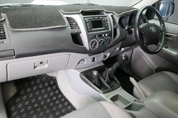 https://vehicle-cdn.autoleague.cloud/30640_U111517_17.jpg