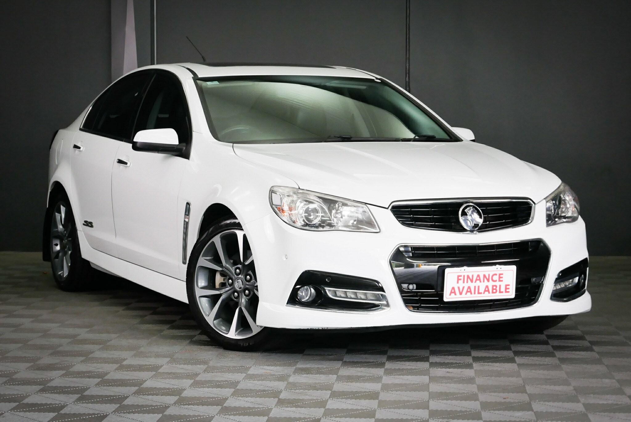 Holden Commodore image 1