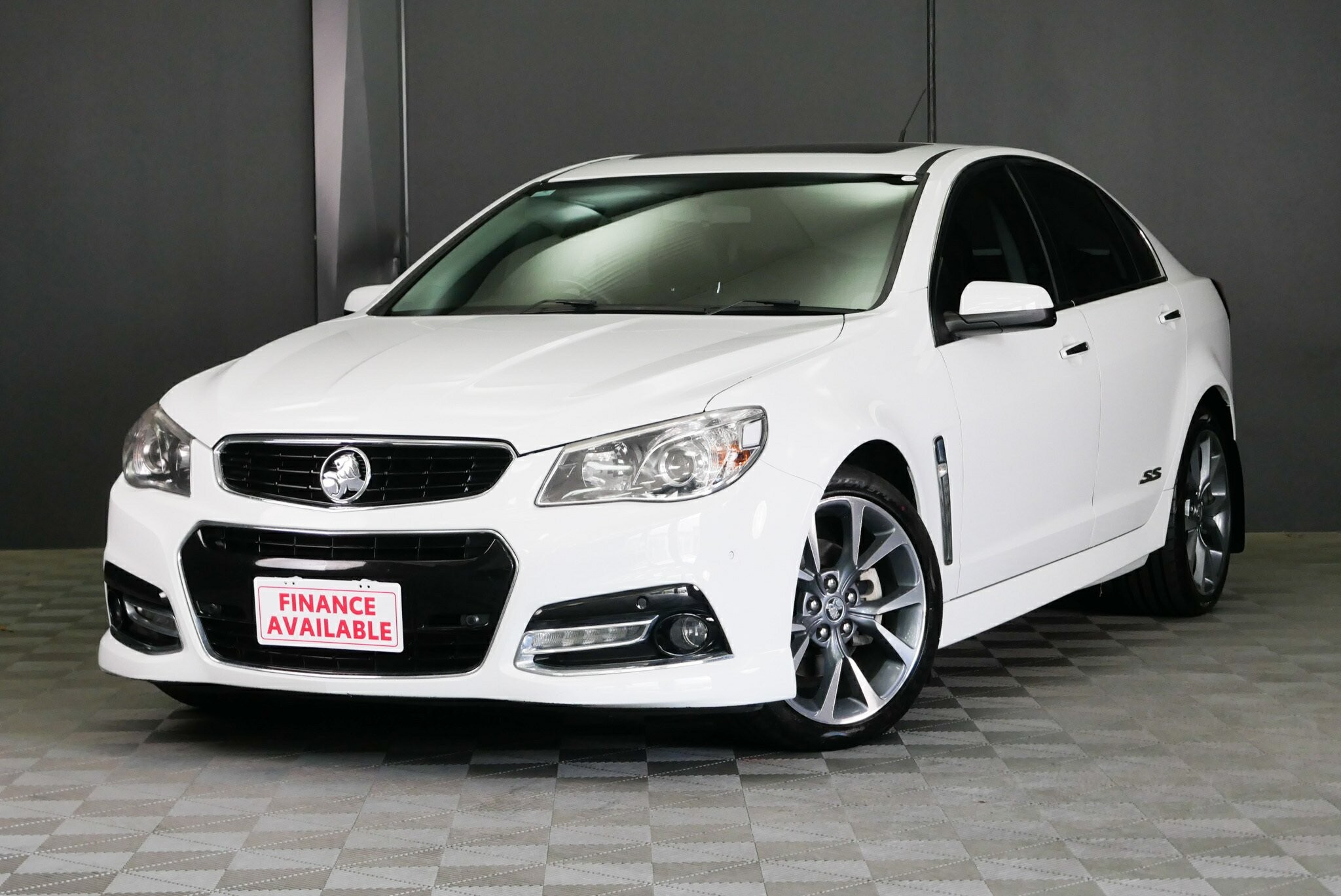 Holden Commodore image 3