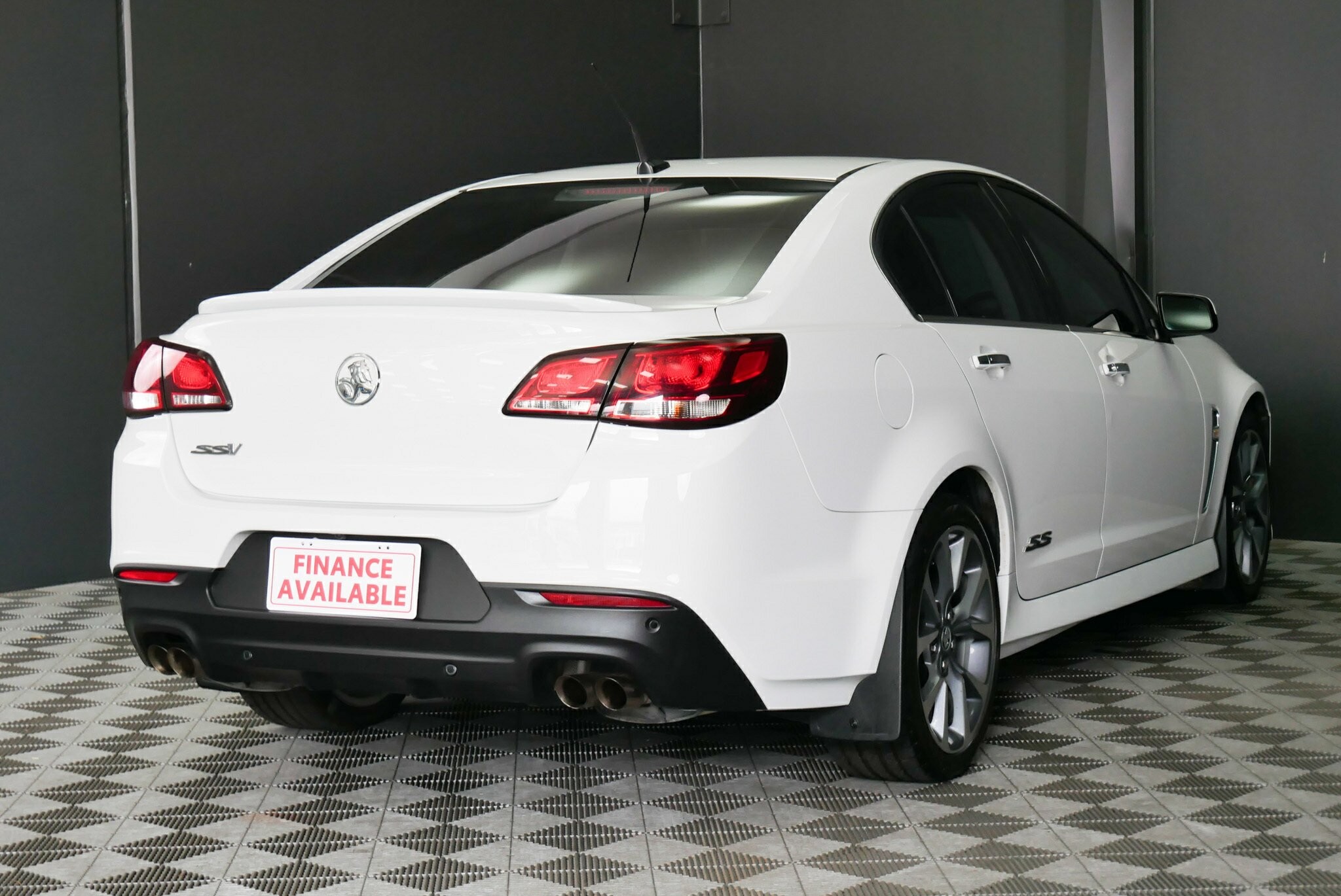 Holden Commodore image 4