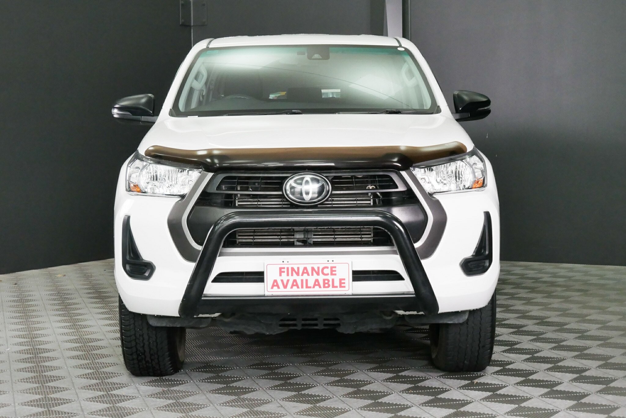 Toyota Hilux image 2