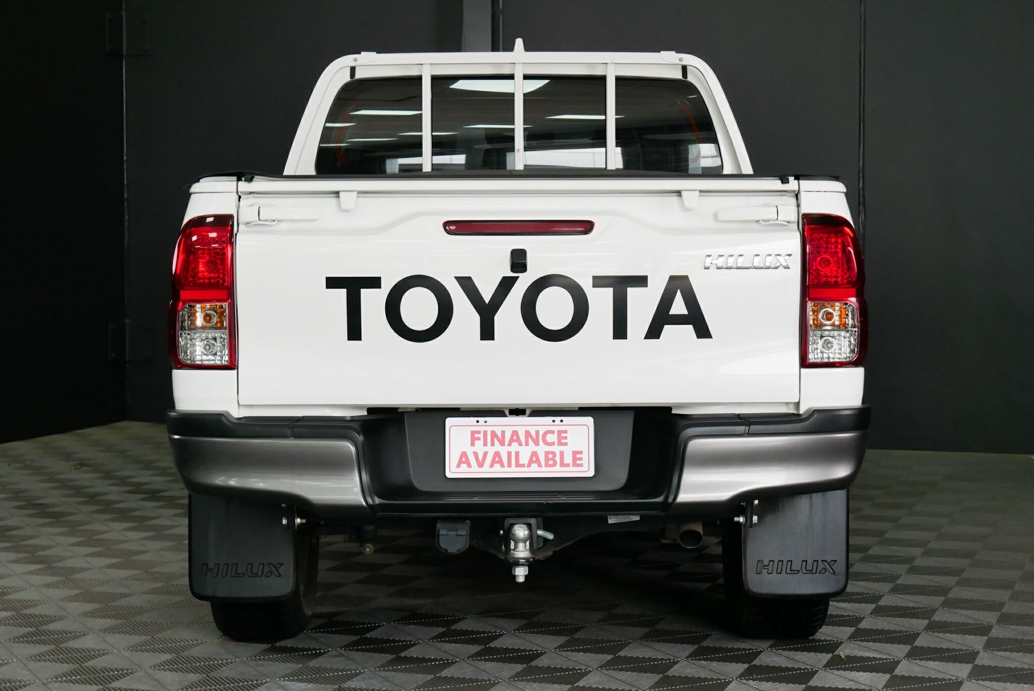 Toyota Hilux image 4