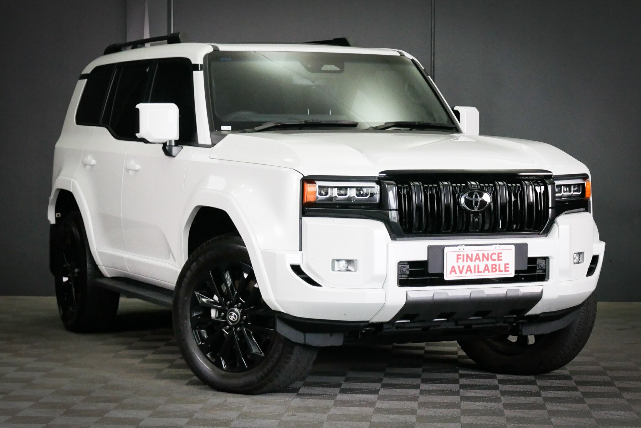 Toyota Landcruiser Prado image 1