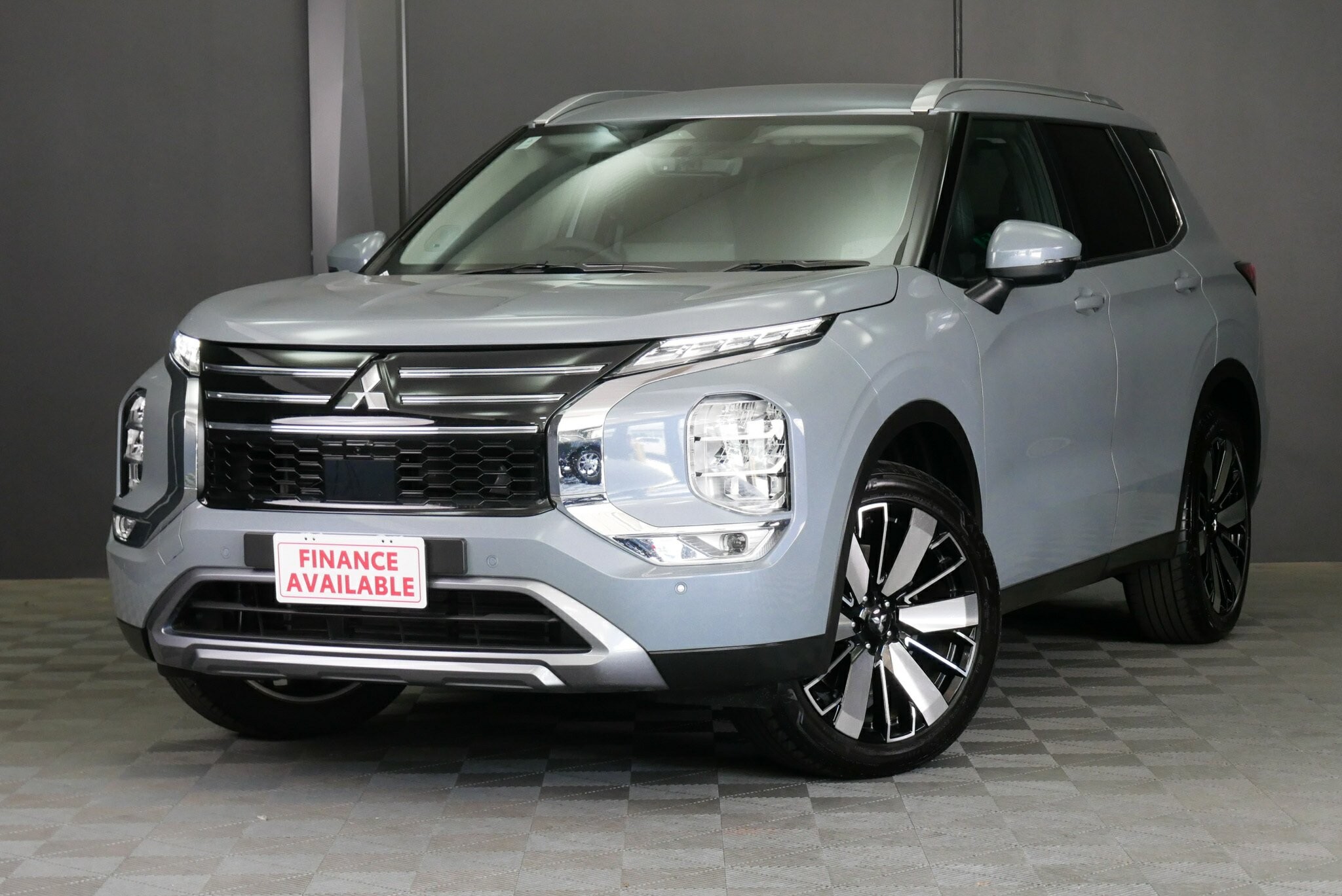 Mitsubishi Outlander image 3