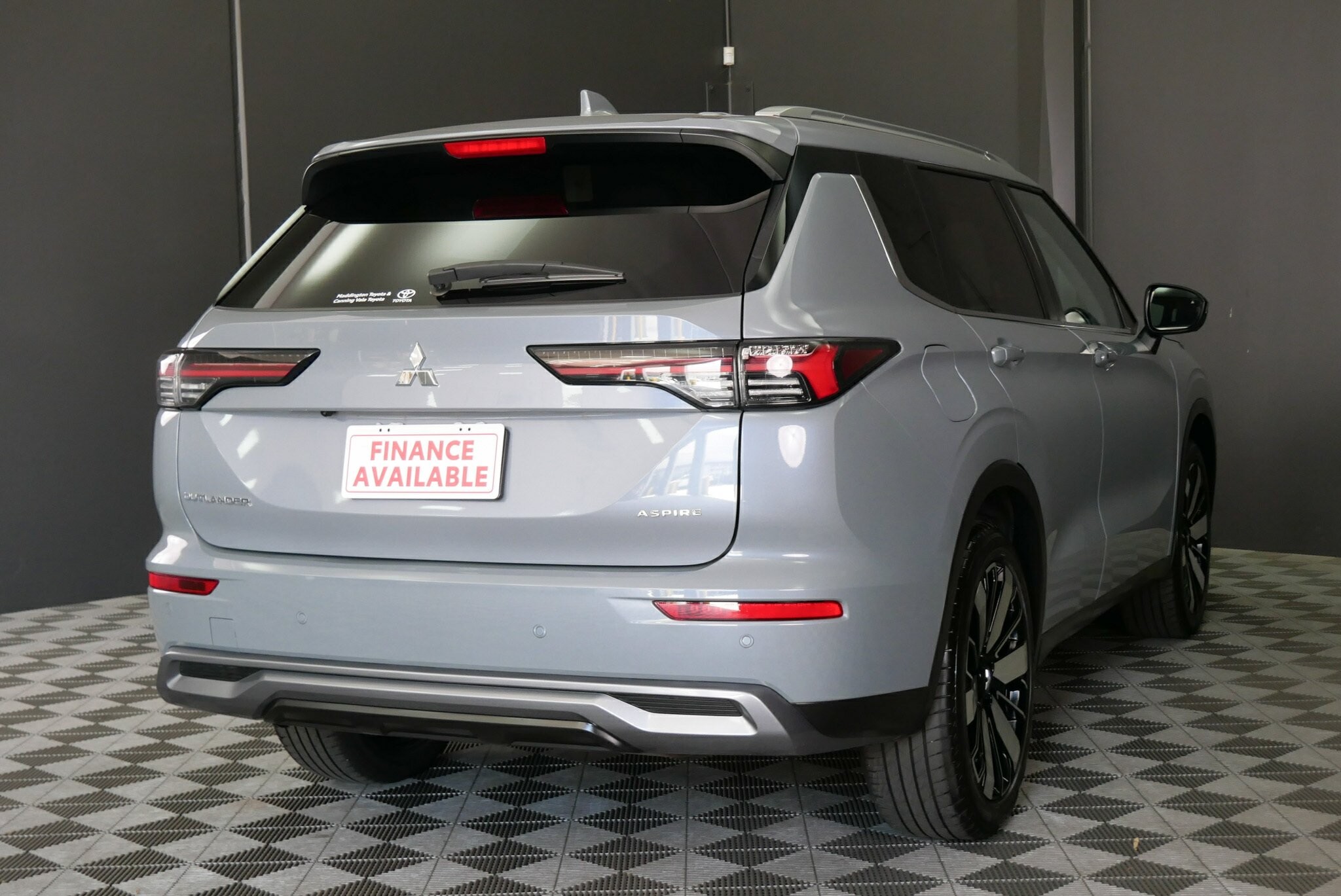 Mitsubishi Outlander image 4