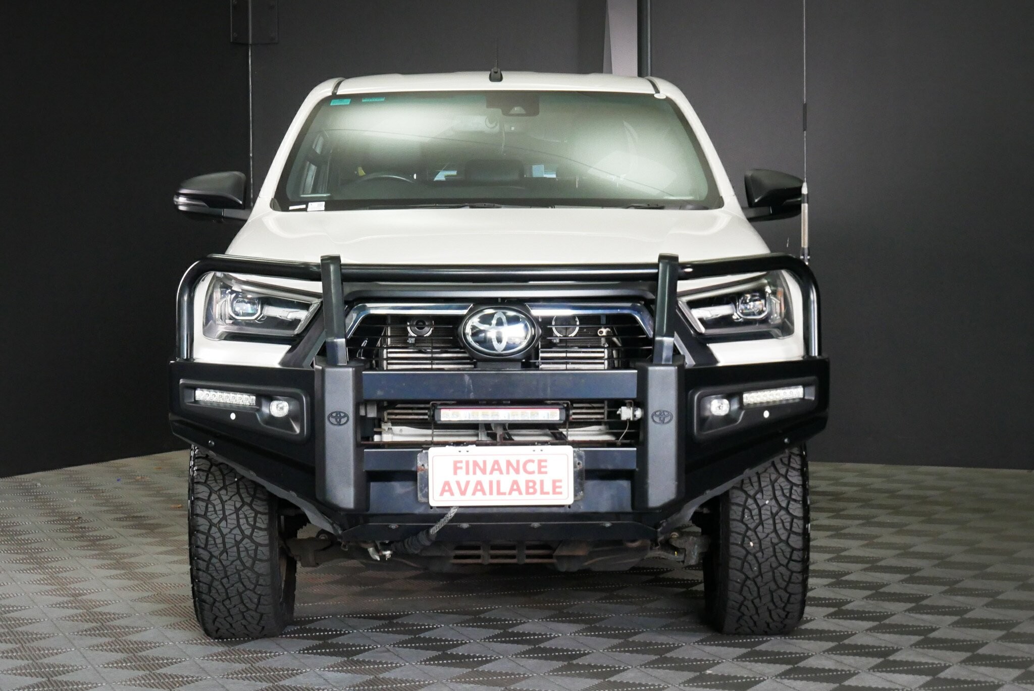 Toyota Hilux image 2