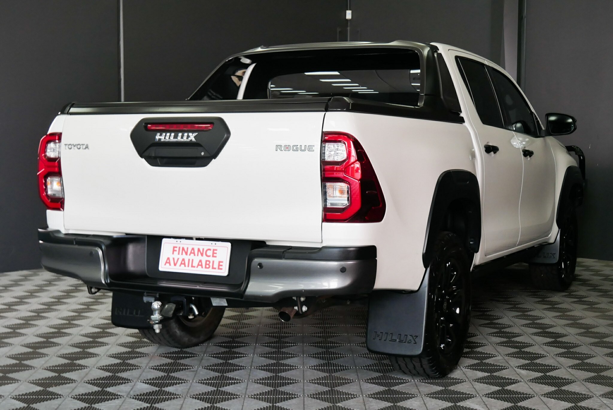Toyota Hilux image 4