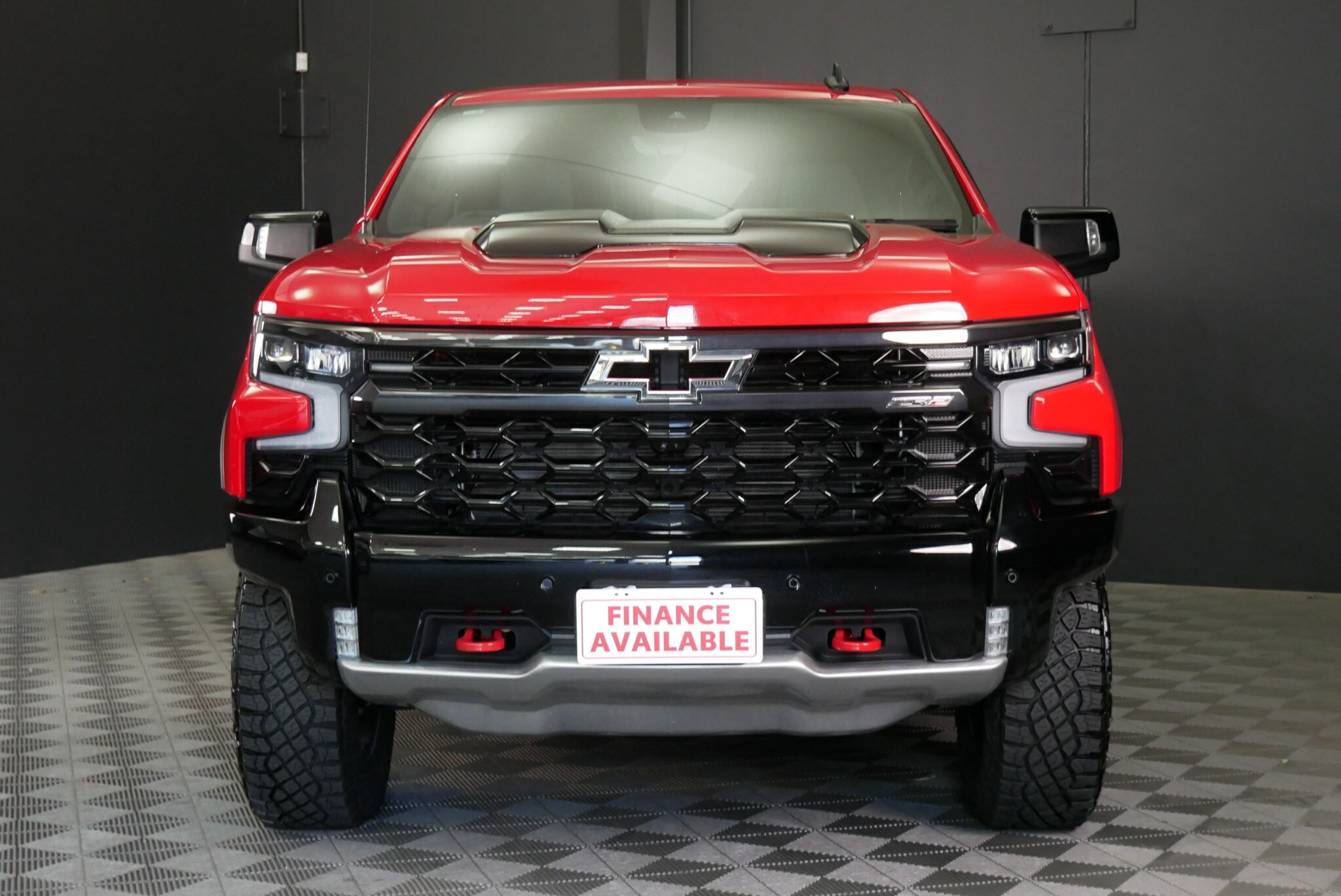 Chevrolet Silverado image 2