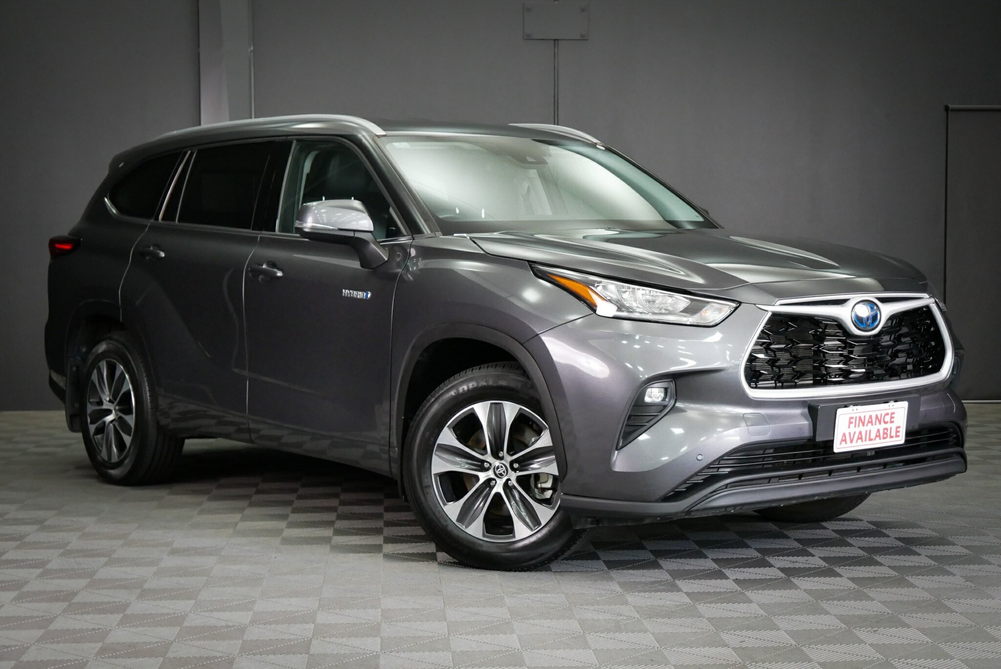 Toyota Kluger image 1