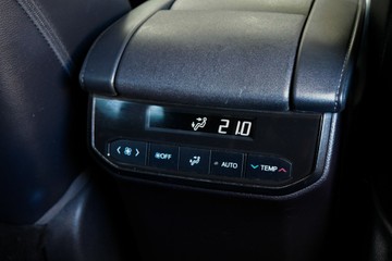 https://vehicle-cdn.autoleague.cloud/30640_U111734_12.jpg