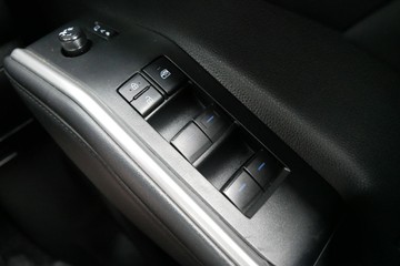 https://vehicle-cdn.autoleague.cloud/30640_U111734_19.jpg