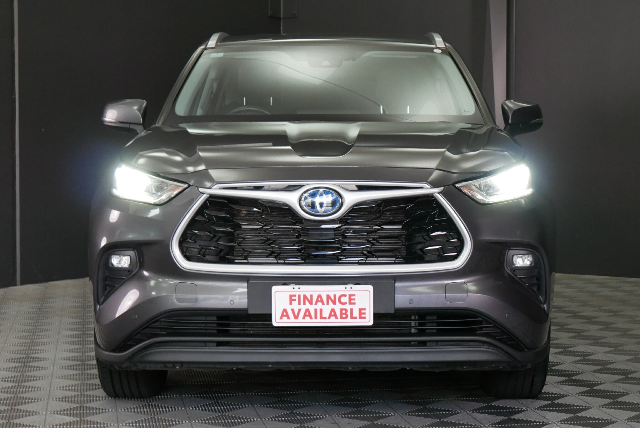 Toyota Kluger image 2