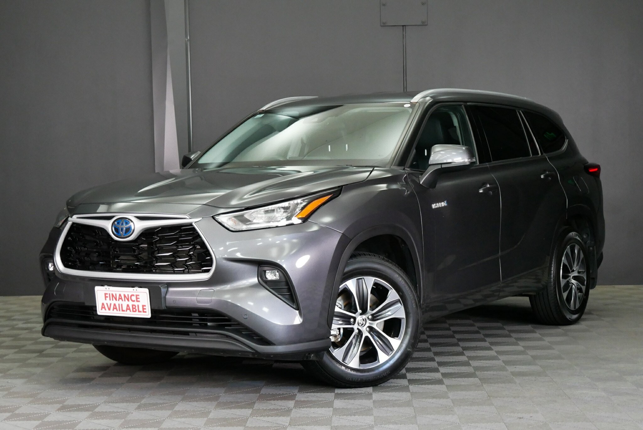 Toyota Kluger image 3