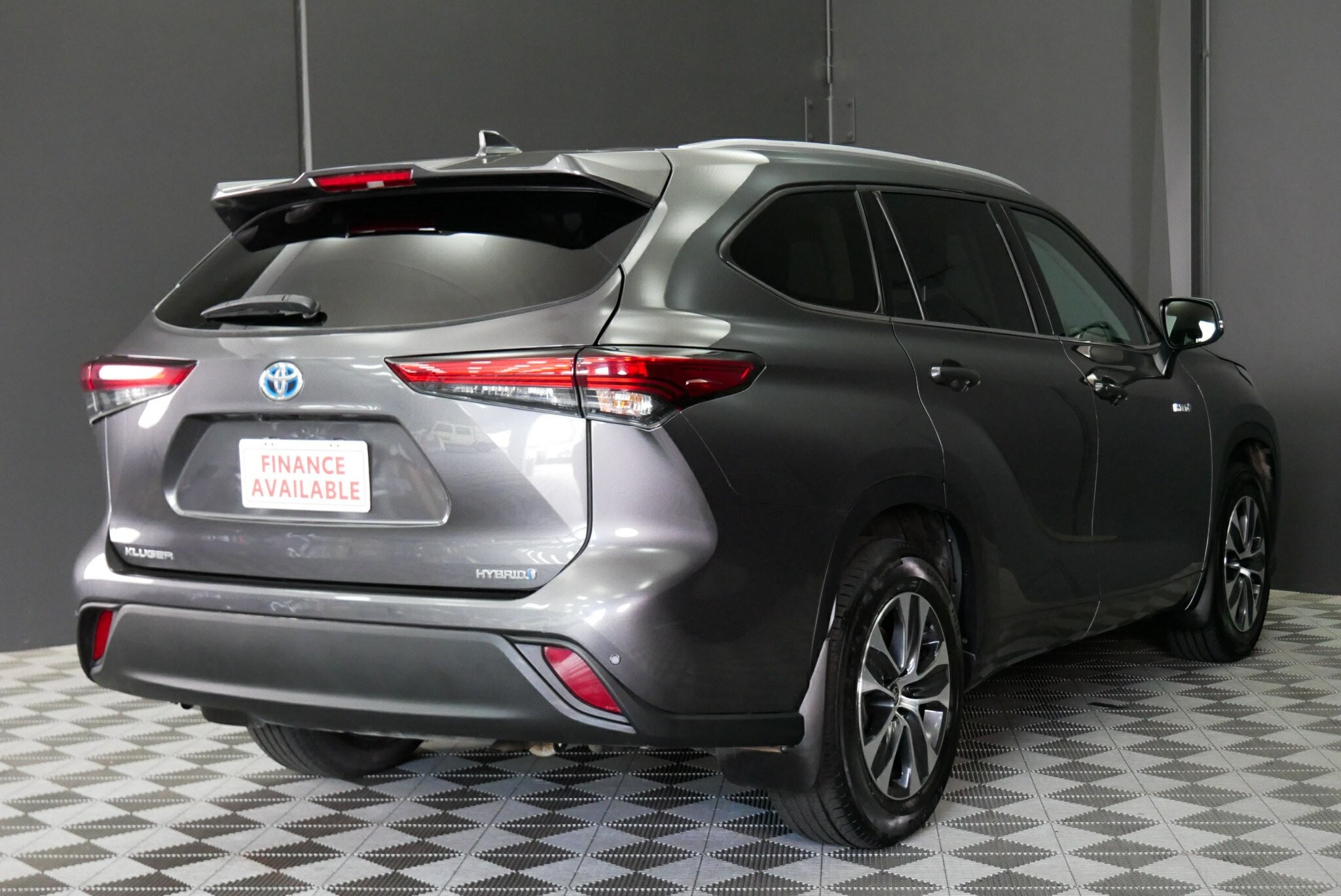 Toyota Kluger image 4