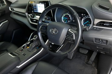 https://vehicle-cdn.autoleague.cloud/30640_U111734_8.jpg