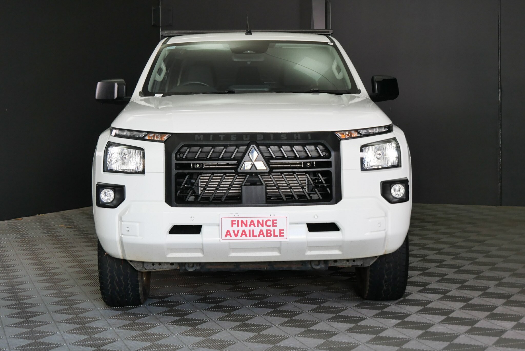Mitsubishi Triton image 2