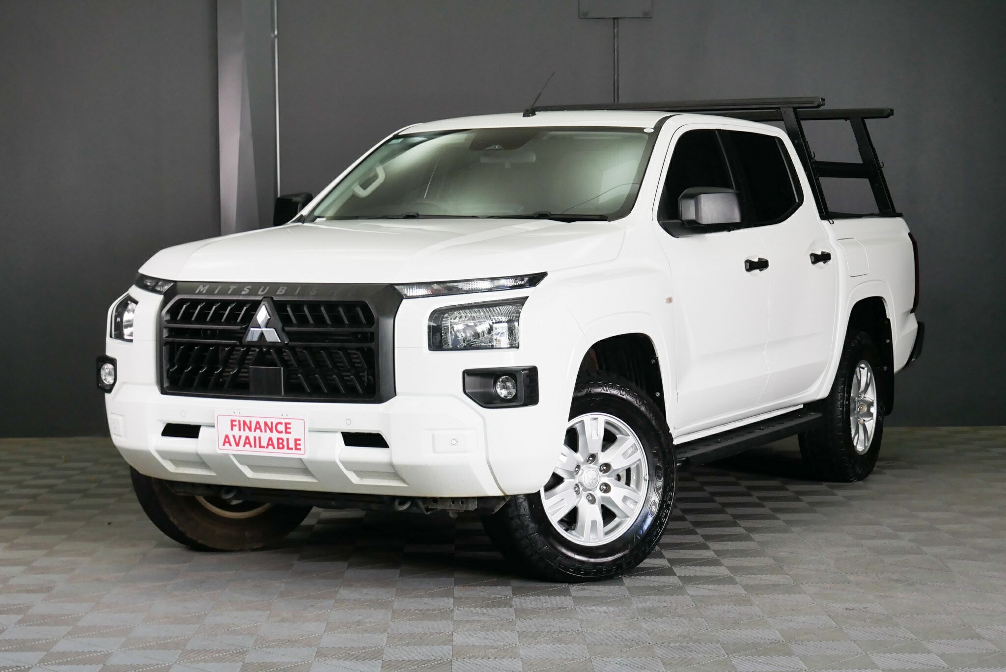 Mitsubishi Triton image 3