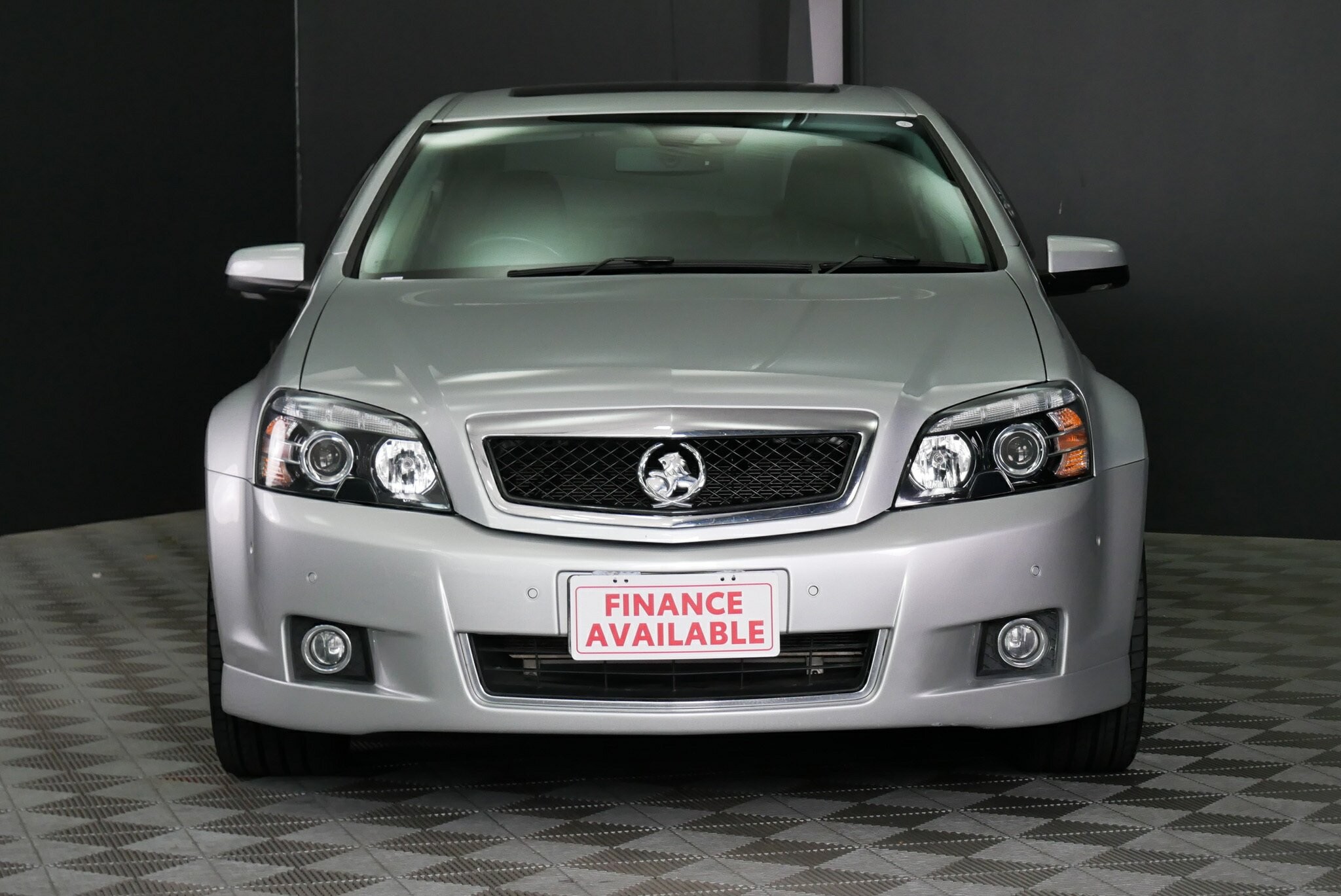 Holden Caprice image 2