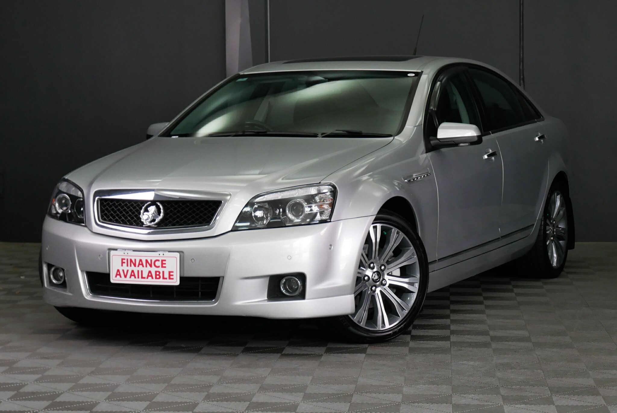 Holden Caprice image 3