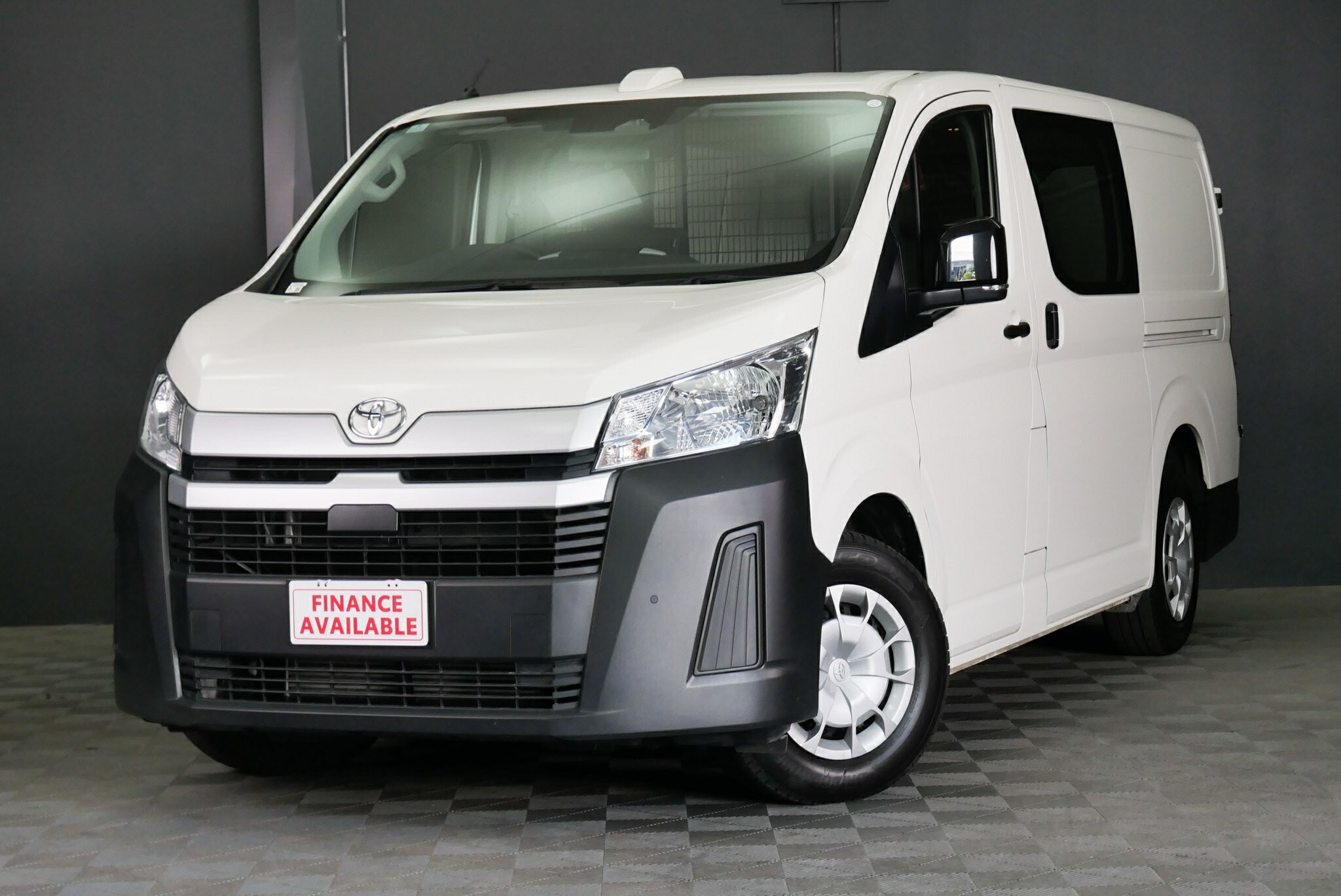 Toyota Hiace image 3