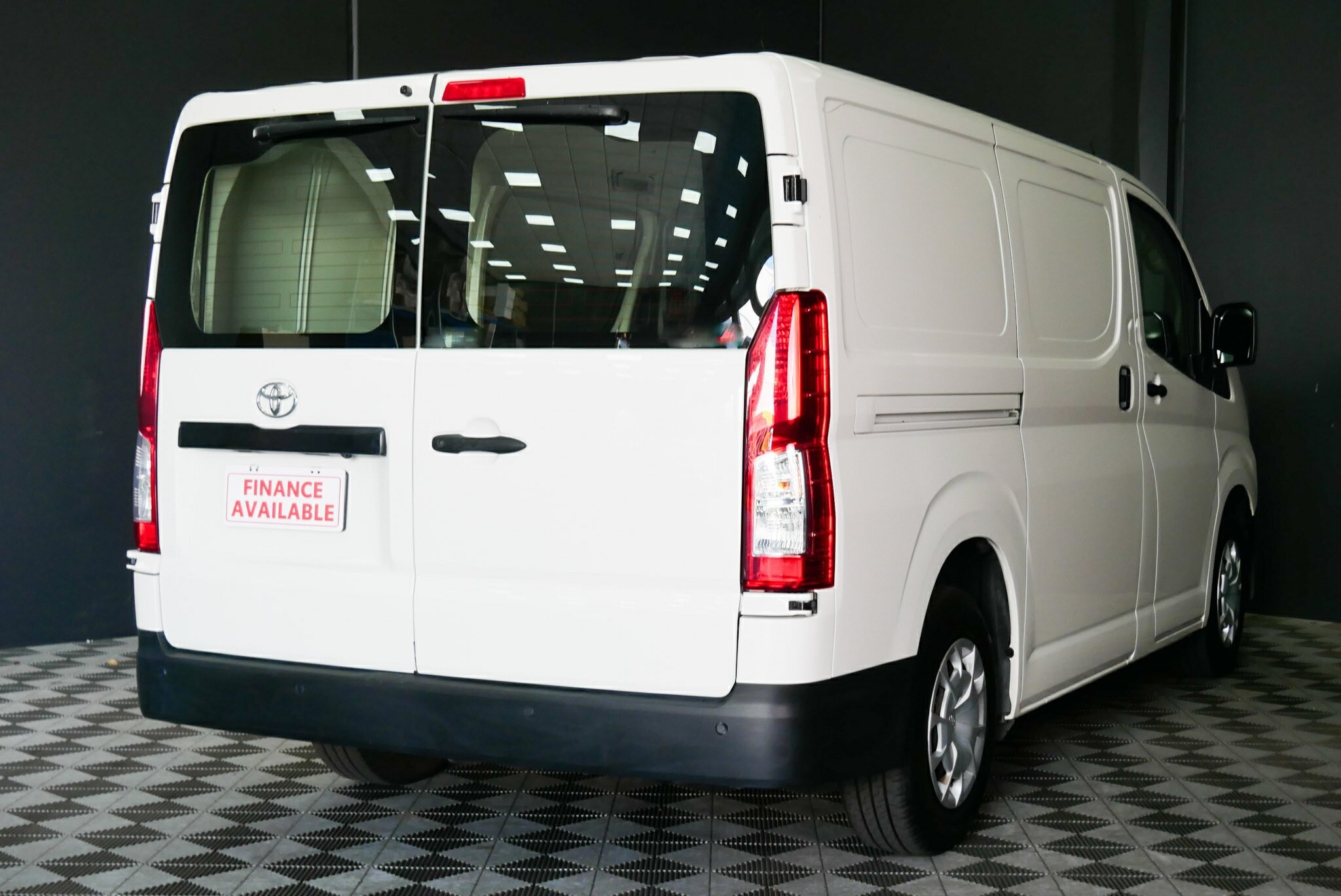 Toyota Hiace image 4