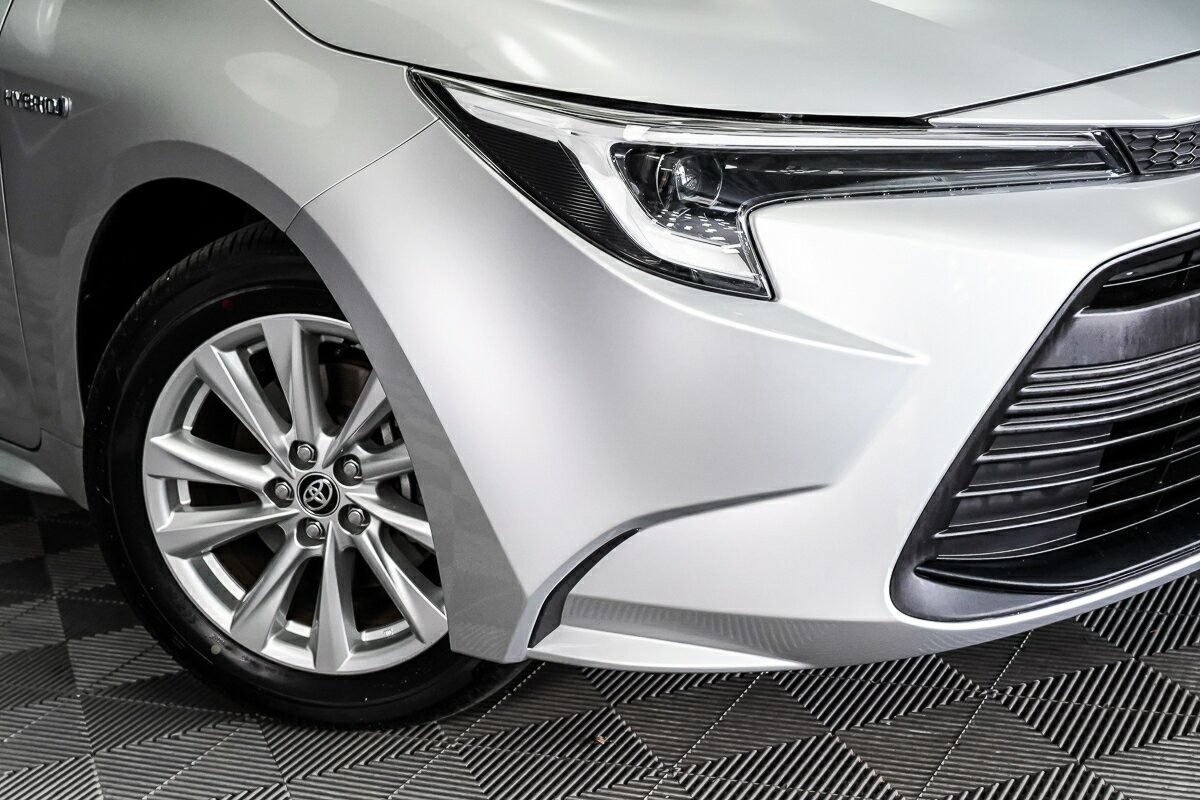 Toyota Corolla image 2