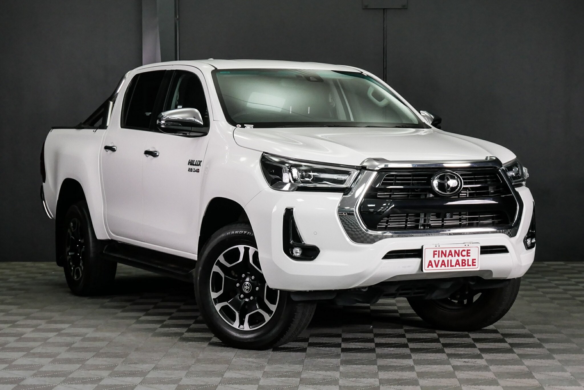 Toyota Hilux image 1